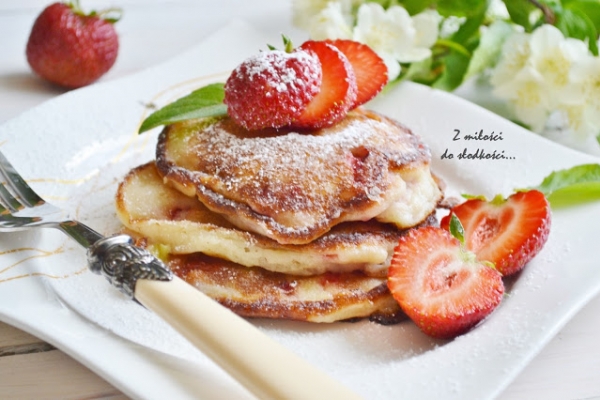 Pancakes rabarbarowo - truskawkowe