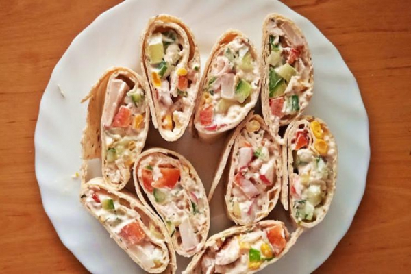 Tortilla z szynką i warzywami