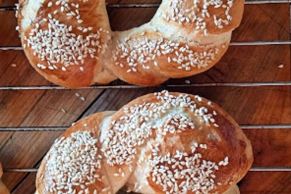 Bajgle drożdżowe z sezamem