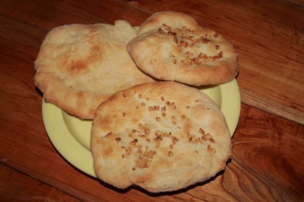 Czosnkowe chlebki Naan