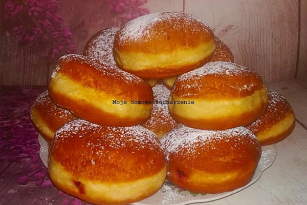 Pączki z marmoladą wieloowocową