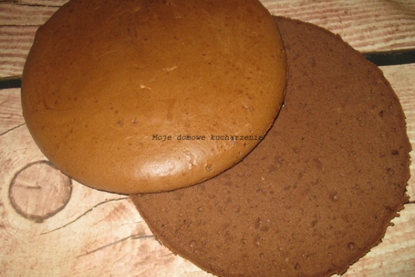 Biszkopt kakaowy z mąki orkiszowej, bez proszku do pieczenia