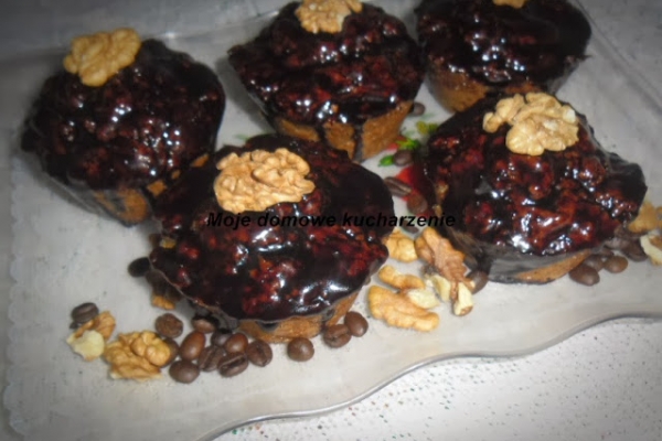 Kawowe muffinki z cynamonem i orzechami
