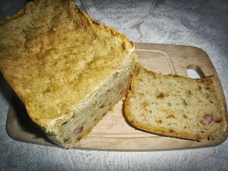 Chleb z boczkiem i cebulką