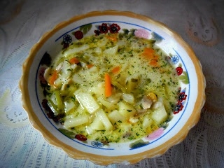 Zupa ogórkowa  z ryżem i pieczarkami