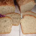 Chleb z niewielką...