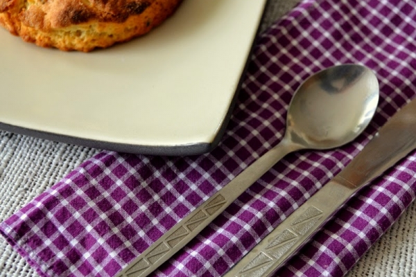 Lawendę w ogródku mam, niech i w kuchni mi zapachnie.. :) Szczególnie na śniadanie w postaci delikatnych scones.. :)