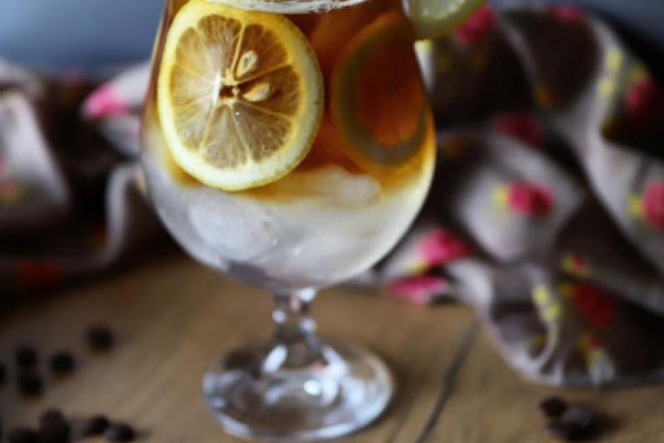 Espresso z tonikiem, czyli orzeźwiający drink kawowy