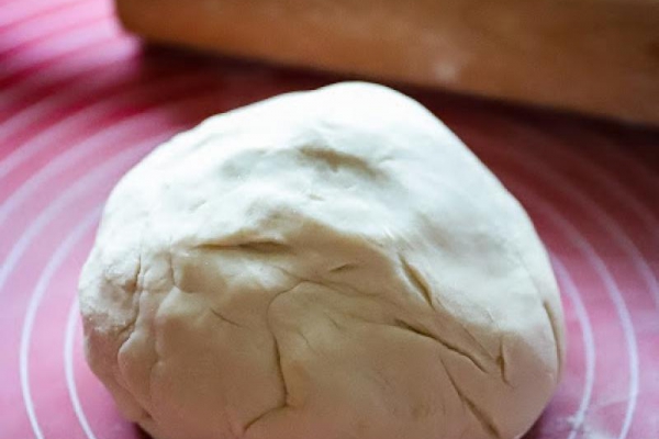 Idealnie delikatne ciasto na pierogi