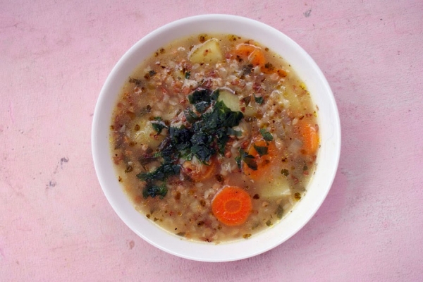 Warzywna zupa gryczana
