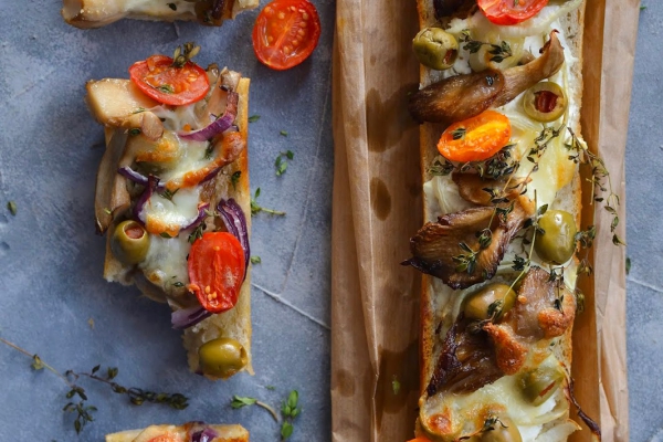 Zapiekanki z boczniakami i mozzarellą! Jak zrobić domową zapiekankę?