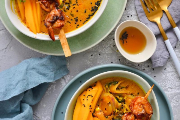 CURRY Z KUKURYDZĄ Z KOLBY i SZASZŁYKI Z KREWETEK