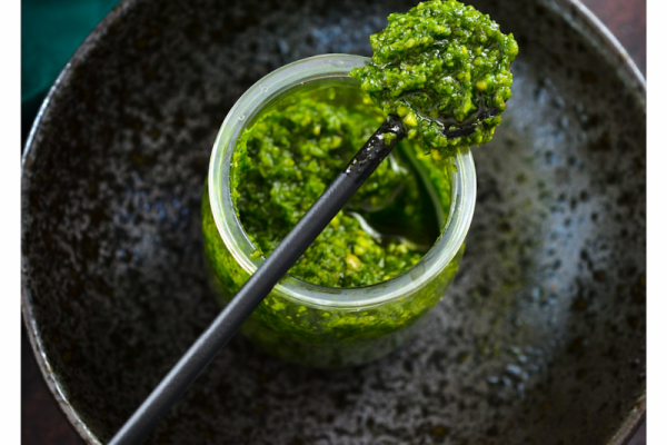 Pesto z orzechów laskowych i pietruszki