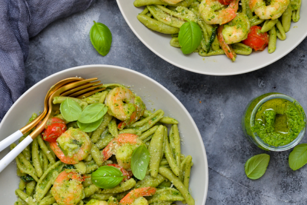 Krewetki w sosie parmezanowym z pesto i pomidorkami. Szybki i prosty obiad!
