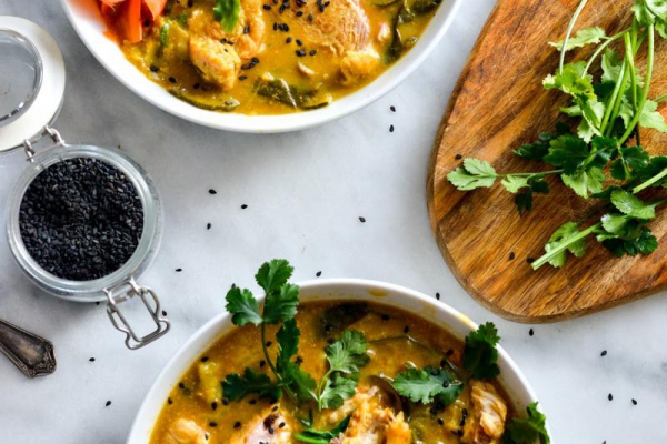 FIT SUM W ZIELONYM CURRY Z MAKARONEM Z MARCHEWKI
