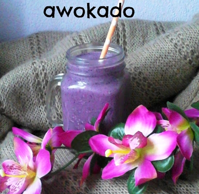 Smoothie jagodowe z awokado 