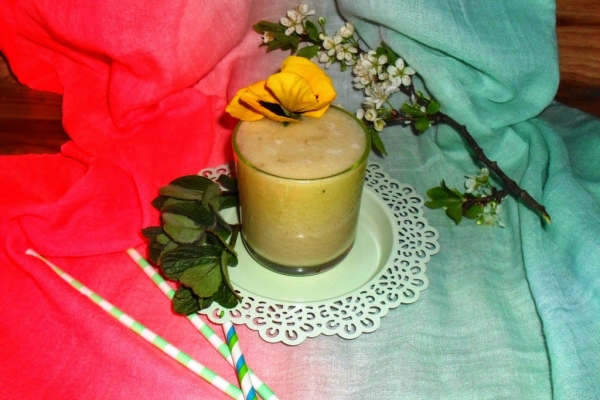 Smoothie ananas, gruszka, banan