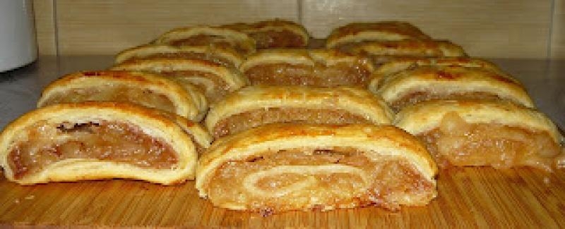 Błyskawiczne roladki z ciasta francuskiego z jabłkami i cynamonem