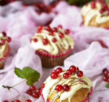 Muffinki z czerwonymi porzeczkami