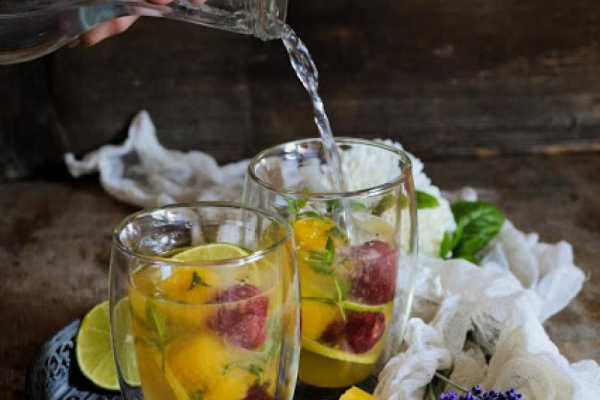 Pomarańczowa lemoniada z miętą