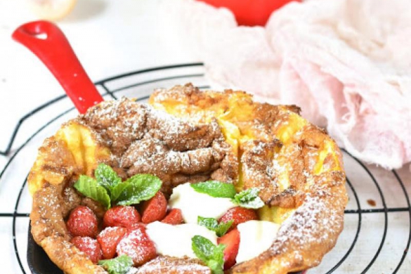 Naleśnik z piekarnika (Dutch Baby) z truskawkami