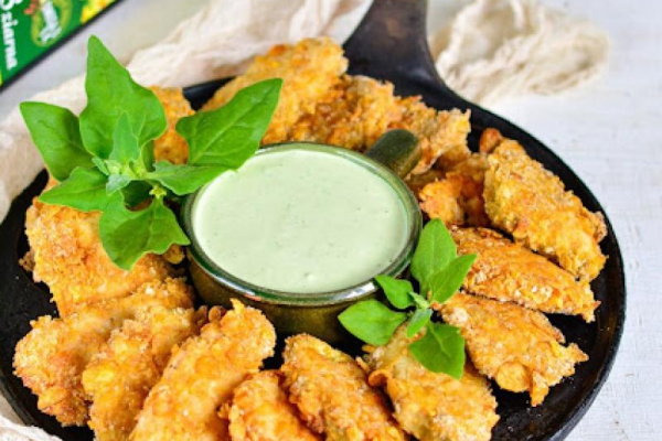 Nuggetsy z kurczaka z lekkim sosem szpinakowym