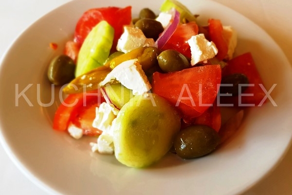 Grecka wiejska sałatka z serem feta i oliwą z oliwek wg Aleex