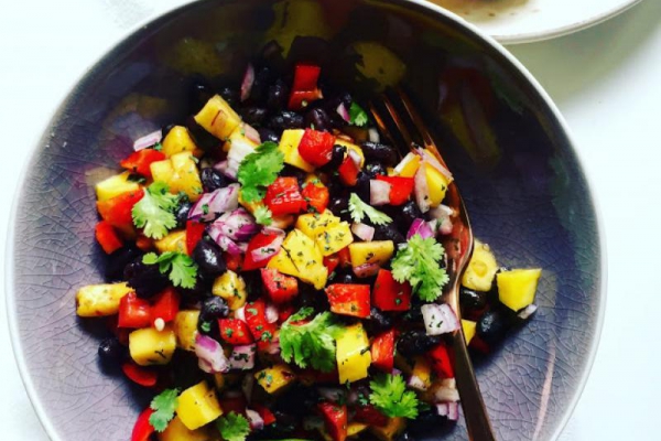 Salsa z mango i czarnej fasoli