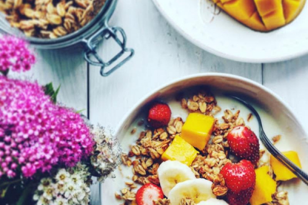 Granola bez cukru, oleju i plastiku. Przepis zero waste.