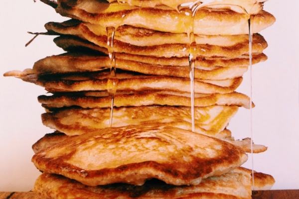 Wegańskie pancakes z masłem orzechowym