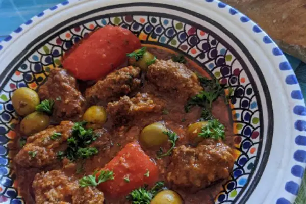 Tunezyjski sos z kotlecikami