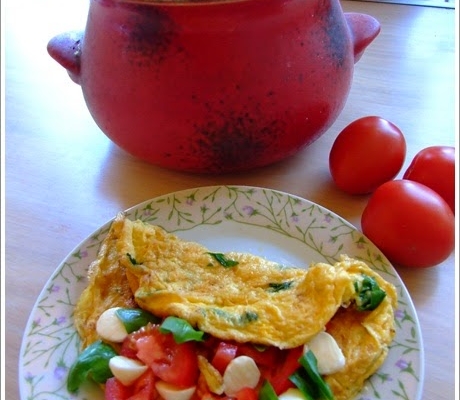 Weekendowy omlet z caprese