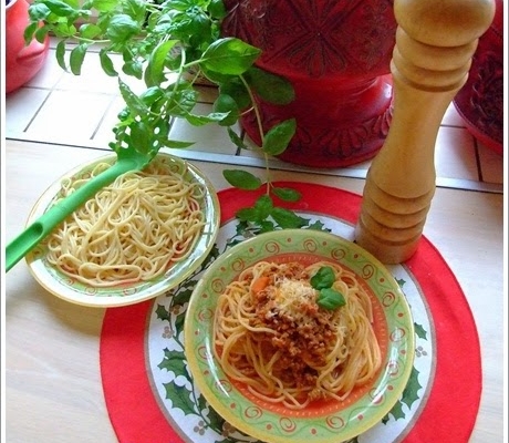 Zimowe umiłowanie czerwieni, a w kuchni spaghetti bolognese