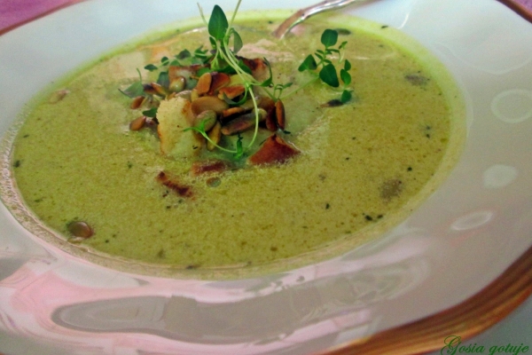 Zupa  krem z  pieczonej dyni, brokuła i pora