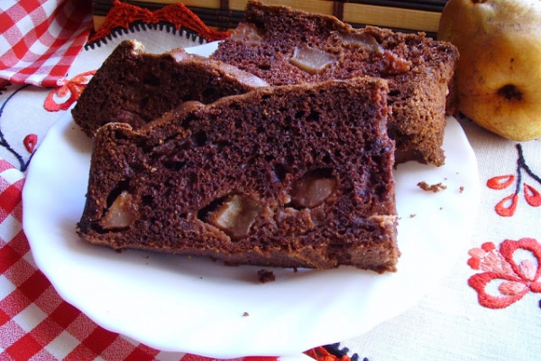Szybkie ciasto kakaowe z gruszkami.