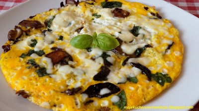 Omlet z grzybami i mozzarellą