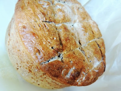 Chleb razowy z figami, pieczony w garnku
