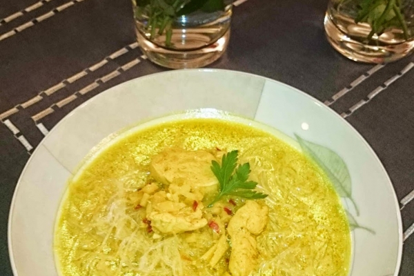 Tajska zupa - z kurczakiem i mleczkiem kokosowym 