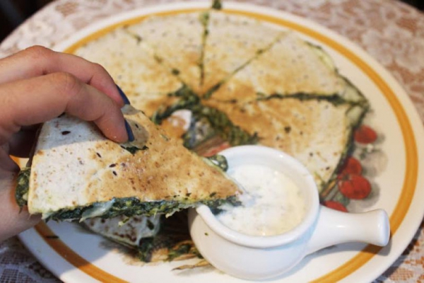 Quesadilla ze szpinakiem i fetą