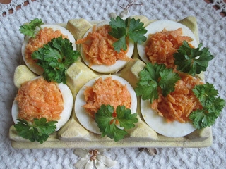 Jajka faszerowane pastą chrzanowo- marchewkową