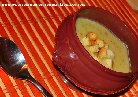 Kremowa zupa serowo - cebulowa z chilli i grzankami