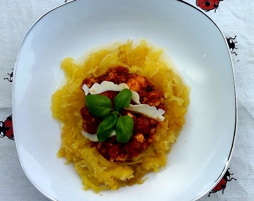 Dyniowe spaghetti z sosem ze świeżych pomidorów