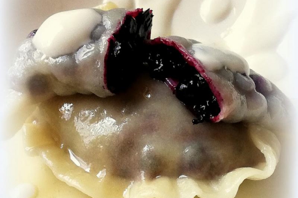 Pierogi z jagodami (borówkami)