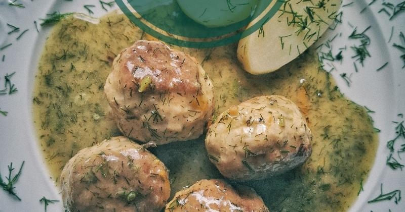 PULPETY DROBIOWE W KOPERKOWYM SOSIE