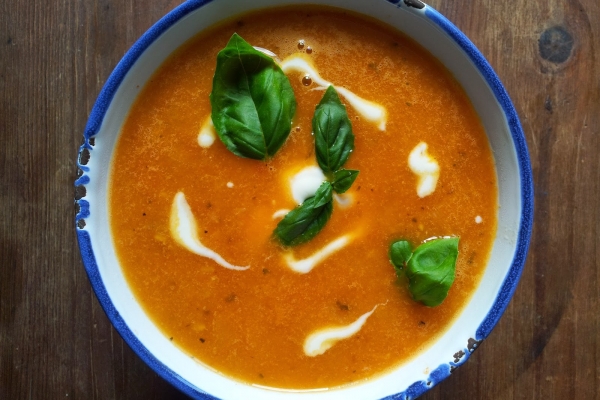 Kremowa zupa ze świeżych pomidorów