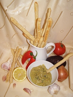 Guacamole+grissini=paluszki chlebowe z sosem z awokado :)