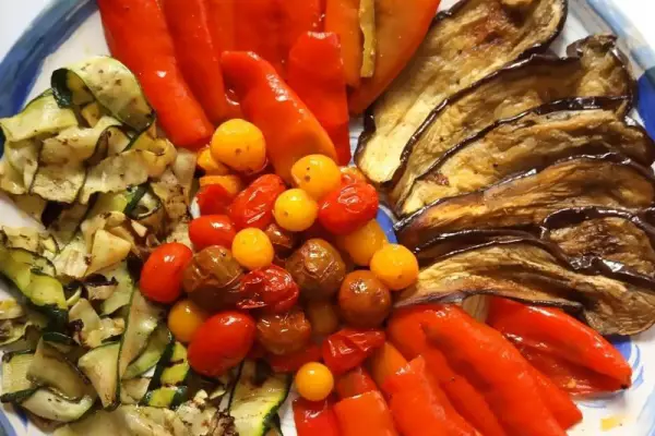 Śródziemnomorskie warzywa pieczone w piekarniku