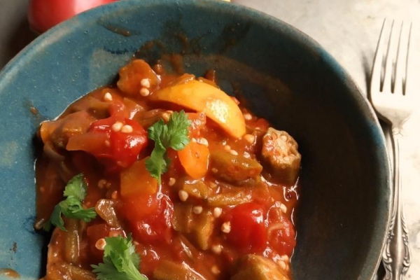 Okra w pomidorach