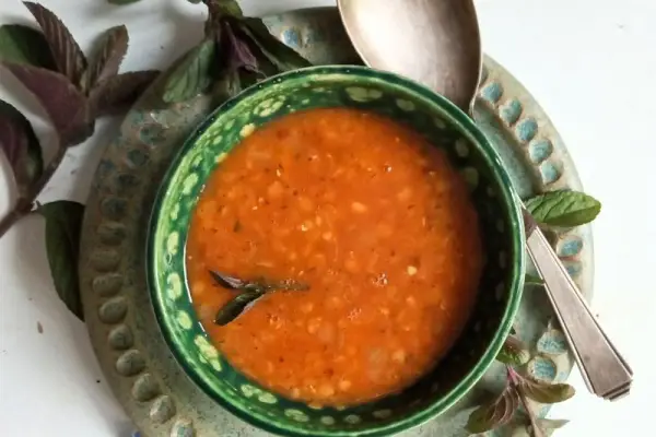 Turecka zupa z czerwonej soczewicy i kaszy bulgur