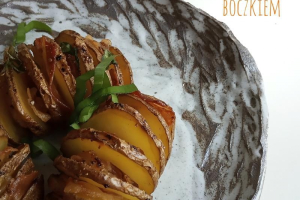 Pieczone ziemniaki hasselback z boczkiem